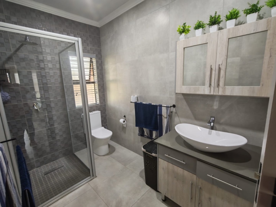 To Let 3 Bedroom Property for Rent in Flamwood North West